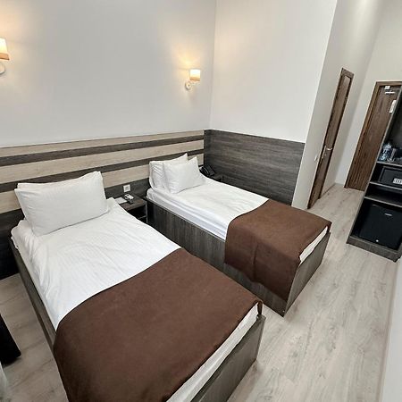 Infinity Plaza Hotel Atyraū Eksteriør bilde