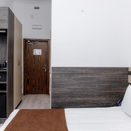 Infinity Plaza Hotel Atyraū Eksteriør bilde