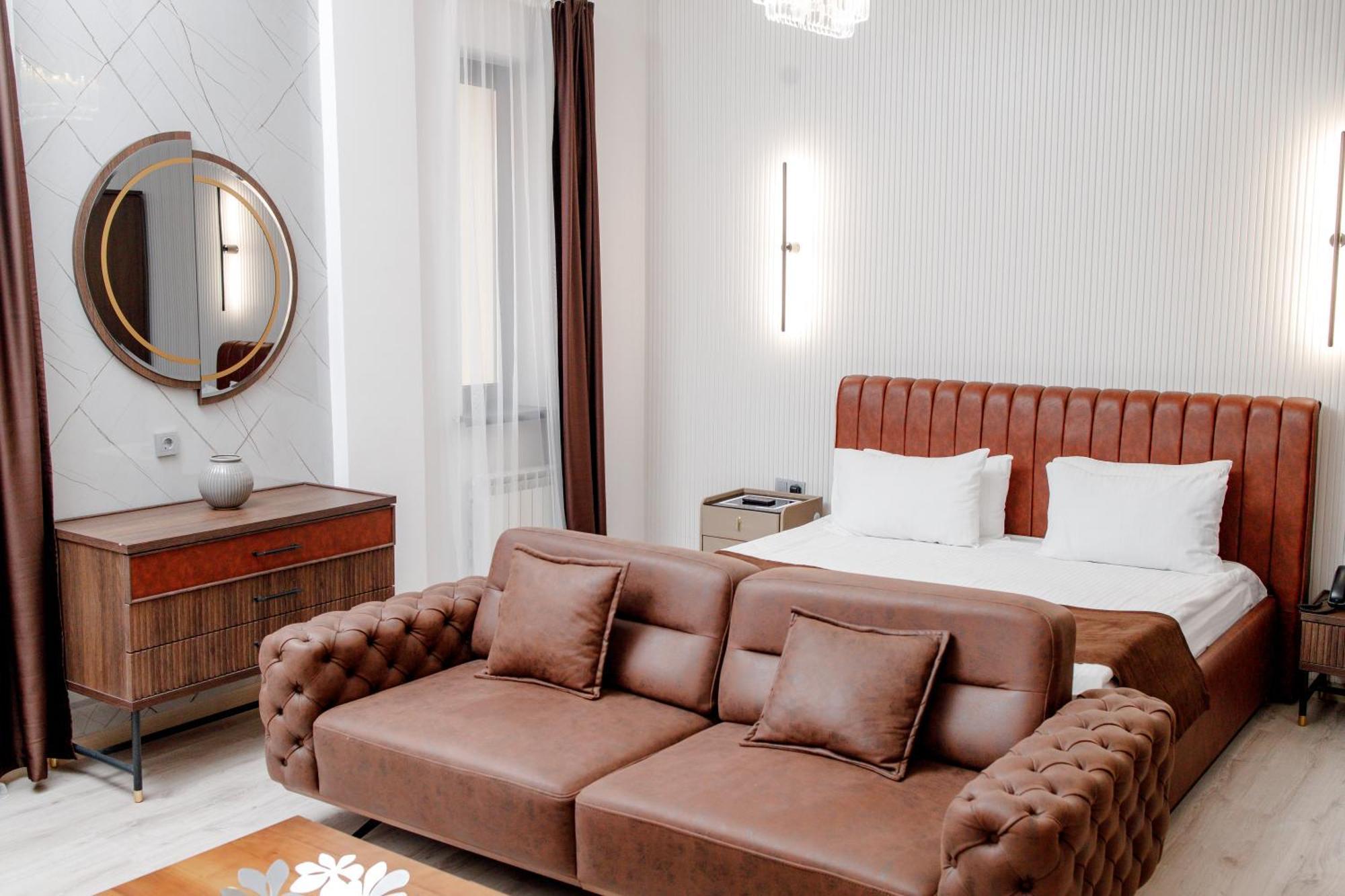 Infinity Plaza Hotel Atyraū Eksteriør bilde