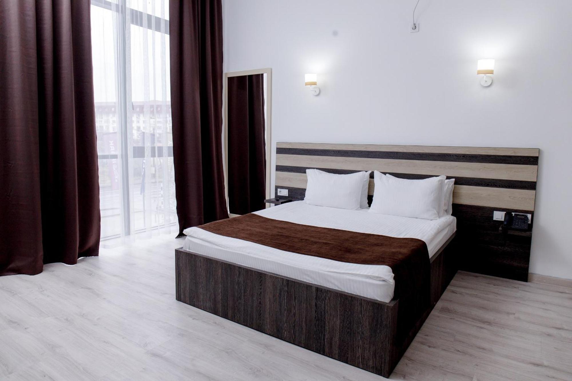 Infinity Plaza Hotel Atyraū Eksteriør bilde