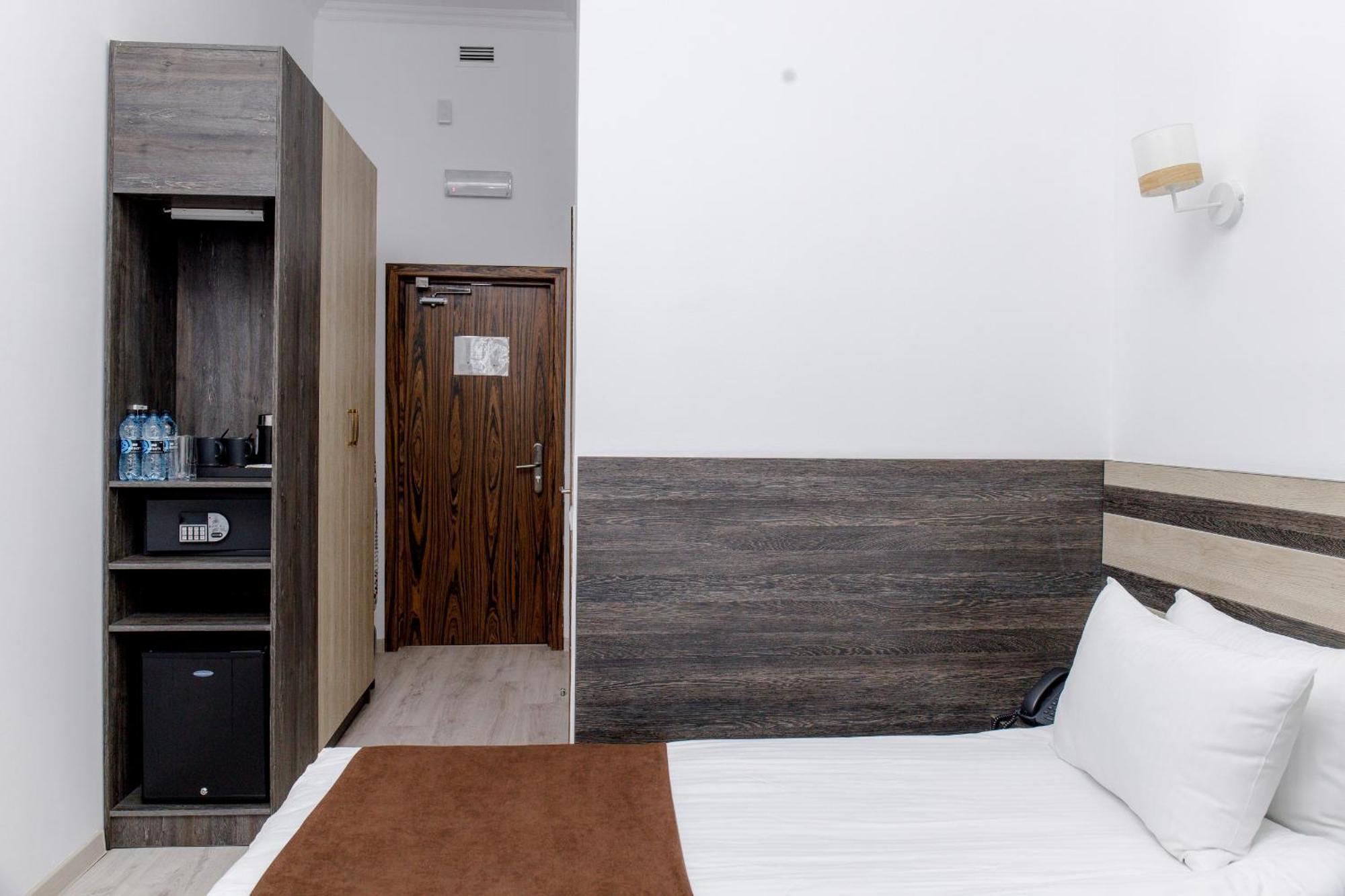 Infinity Plaza Hotel Atyraū Eksteriør bilde