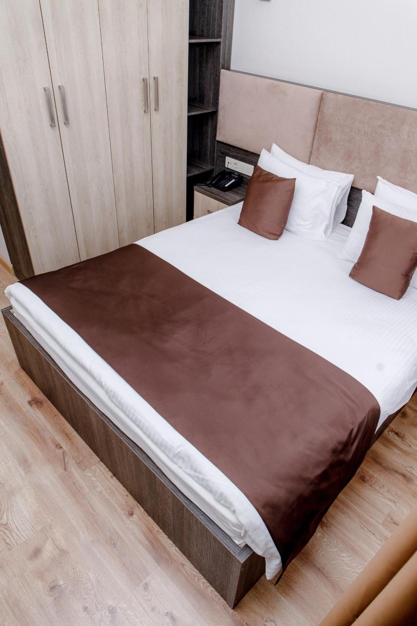 Infinity Plaza Hotel Atyraū Eksteriør bilde